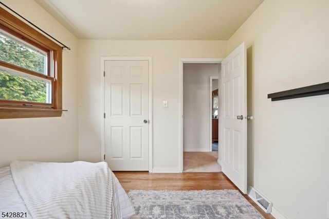 15 Fairview Ave, Newton Town, NJ 07860