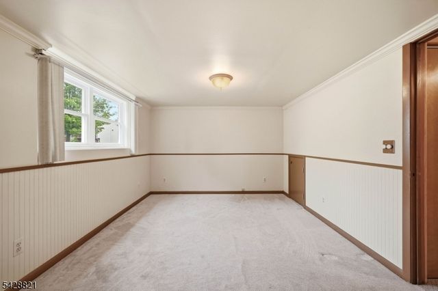 15 Fairview Ave, Newton Town, NJ 07860