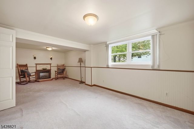 15 Fairview Ave, Newton Town, NJ 07860