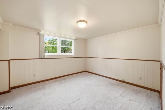 15 Fairview Ave, Newton Town, NJ 07860