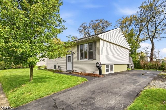 15 Fairview Ave, Newton Town, NJ 07860