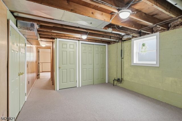 15 Fairview Ave, Newton Town, NJ 07860