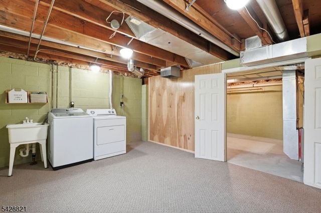 15 Fairview Ave, Newton Town, NJ 07860