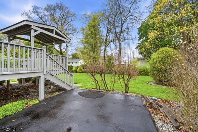 15 Fairview Ave, Newton Town, NJ 07860