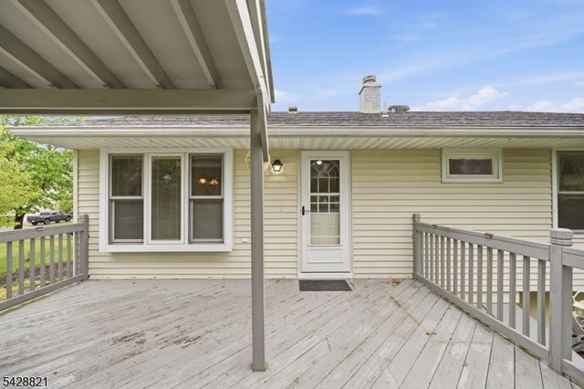 15 Fairview Ave, Newton Town, NJ 07860