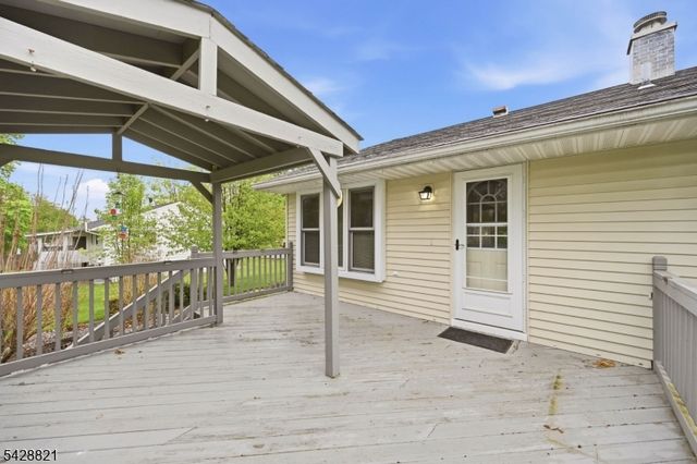 15 Fairview Ave, Newton Town, NJ 07860