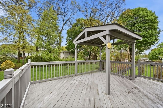 15 Fairview Ave, Newton Town, NJ 07860