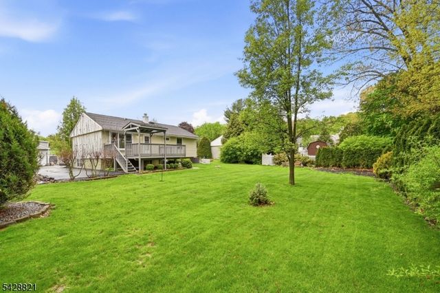 15 Fairview Ave, Newton Town, NJ 07860