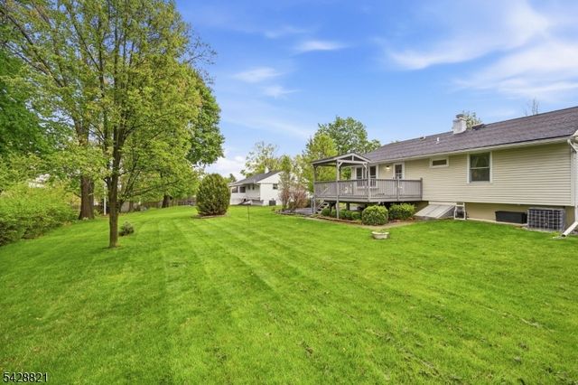 15 Fairview Ave, Newton Town, NJ 07860