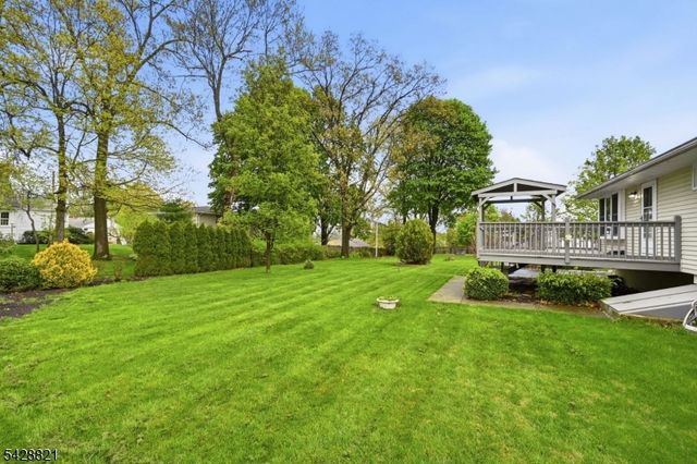 15 Fairview Ave, Newton Town, NJ 07860