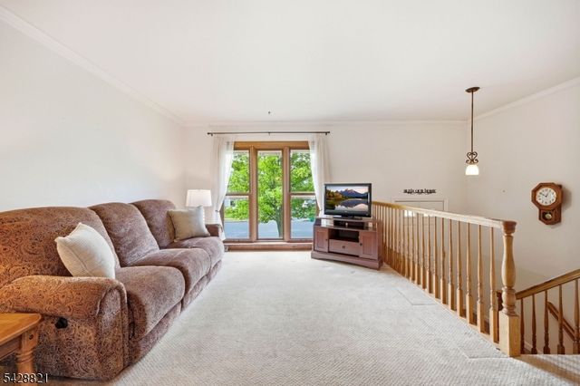 15 Fairview Ave, Newton Town, NJ 07860