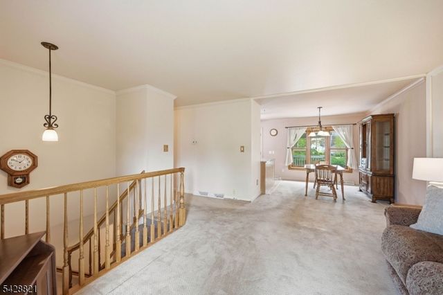 15 Fairview Ave, Newton Town, NJ 07860