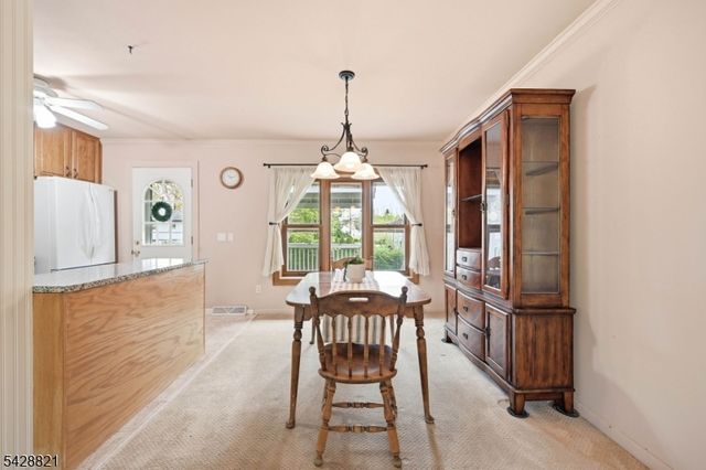 15 Fairview Ave, Newton Town, NJ 07860
