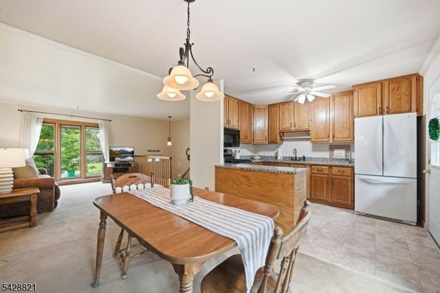 15 Fairview Ave, Newton Town, NJ 07860