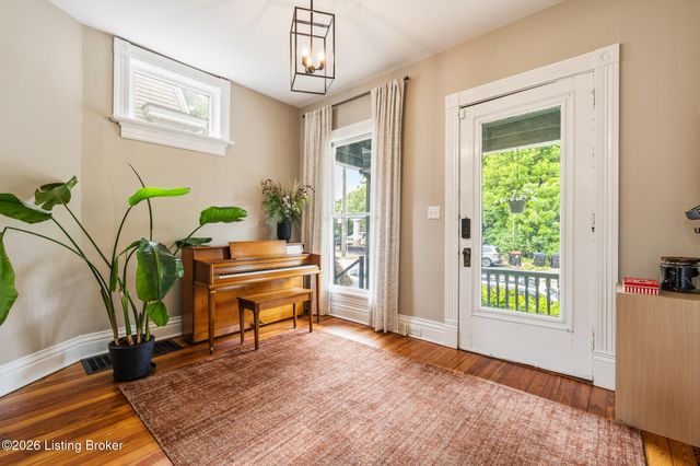 2206 Grinstead Dr, Louisville, KY 40204