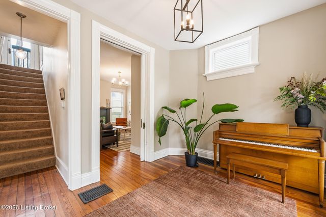 2206 Grinstead Dr, Louisville, KY 40204