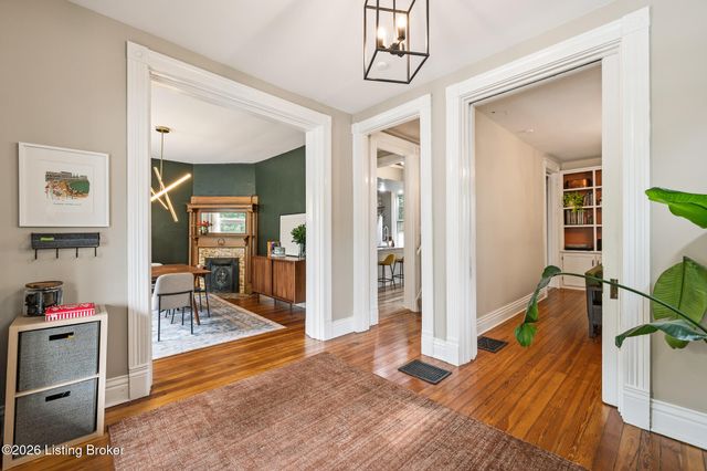 2206 Grinstead Dr, Louisville, KY 40204