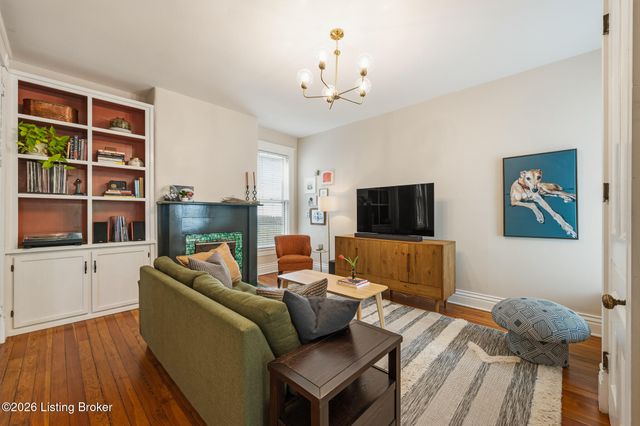 2206 Grinstead Dr, Louisville, KY 40204