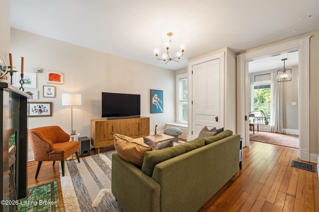 2206 Grinstead Dr, Louisville, KY 40204