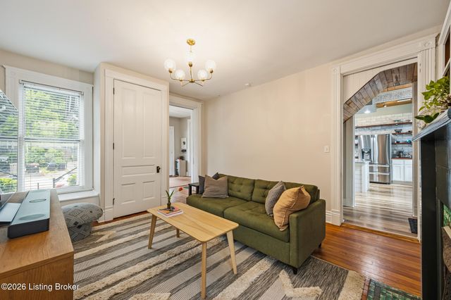 2206 Grinstead Dr, Louisville, KY 40204