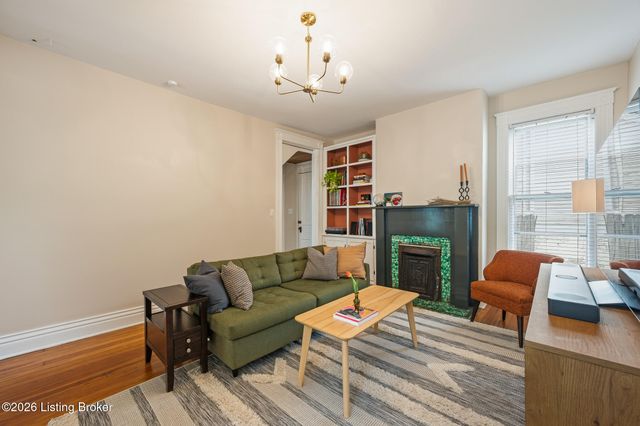 2206 Grinstead Dr, Louisville, KY 40204