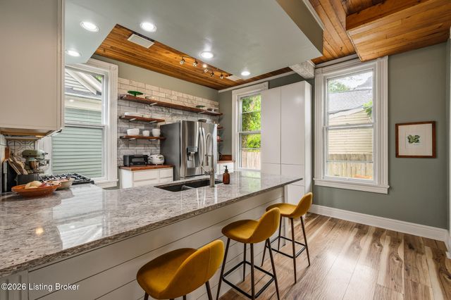 2206 Grinstead Dr, Louisville, KY 40204