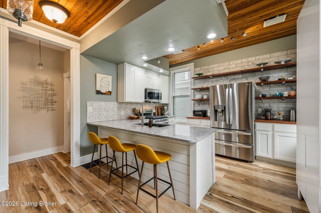 2206 Grinstead Dr, Louisville, KY 40204