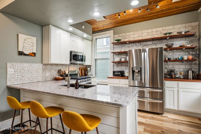 2206 Grinstead Dr, Louisville, KY 40204