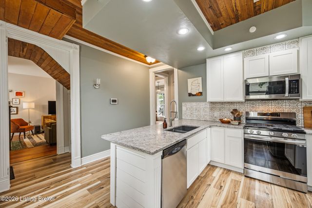 2206 Grinstead Dr, Louisville, KY 40204