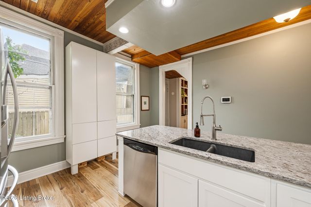 2206 Grinstead Dr, Louisville, KY 40204