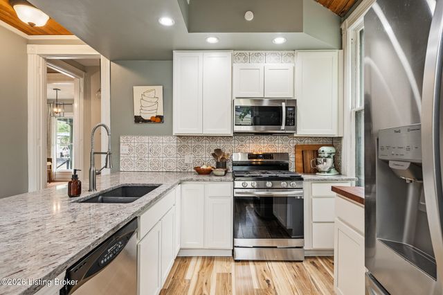 2206 Grinstead Dr, Louisville, KY 40204