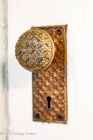 2206 Grinstead Dr, Louisville, KY 40204