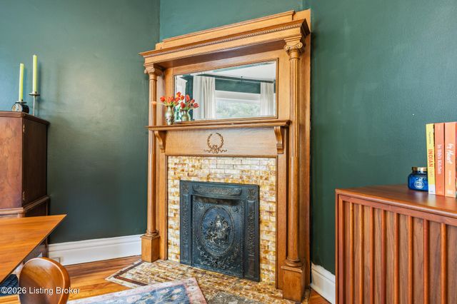 2206 Grinstead Dr, Louisville, KY 40204