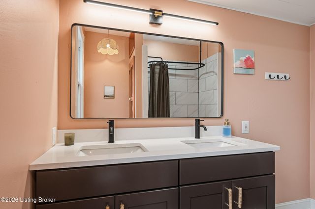 2206 Grinstead Dr, Louisville, KY 40204