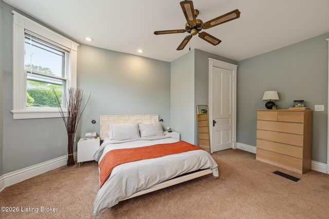 2206 Grinstead Dr, Louisville, KY 40204