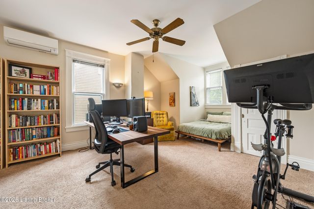 2206 Grinstead Dr, Louisville, KY 40204