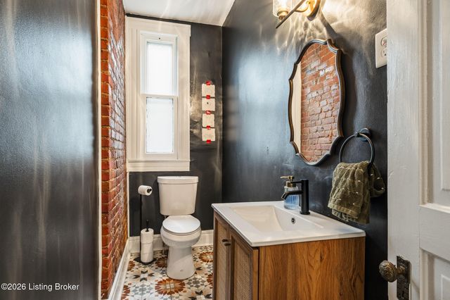 2206 Grinstead Dr, Louisville, KY 40204