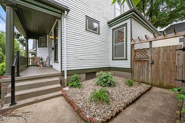 2206 Grinstead Dr, Louisville, KY 40204