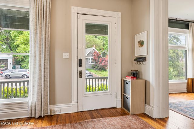 2206 Grinstead Dr, Louisville, KY 40204