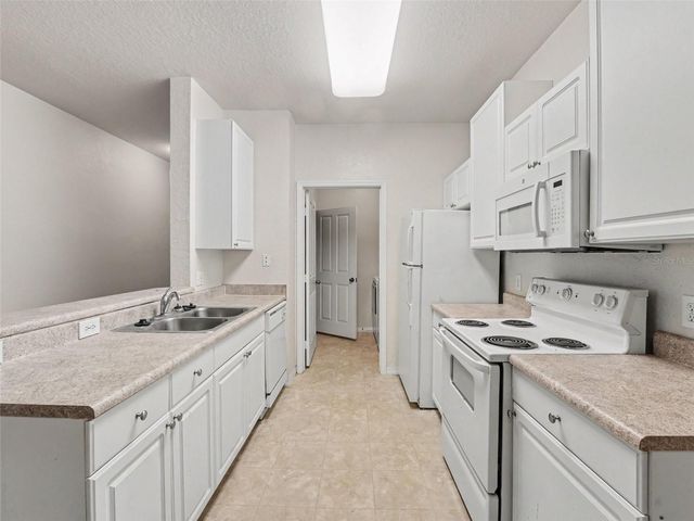 8003 HEMINGWAY CIRCLE 8003-8, Haines City, FL 33844