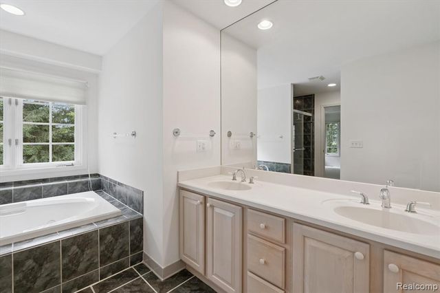 16534 W Horseshoe Trail, Linden, MI 48451