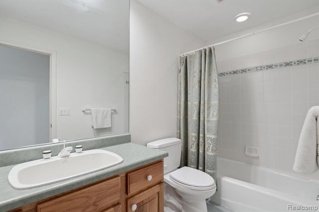 16534 W Horseshoe Trail, Linden, MI 48451