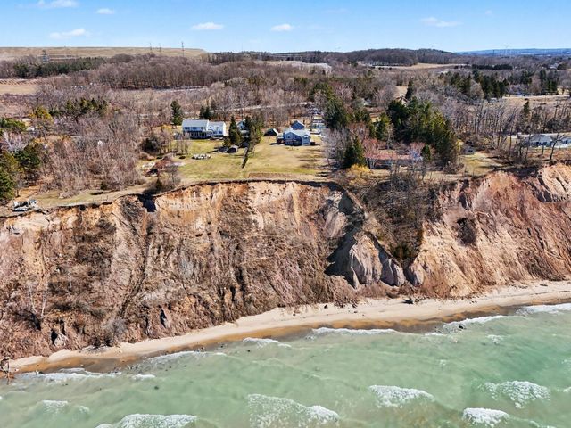 4745 S Lakeshore Drive, Ludington, MI 49431