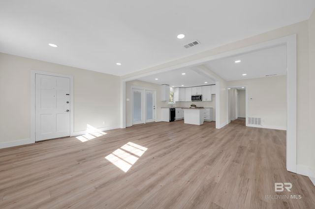 10628 Oak Avenue, Grand Bay, AL 36541