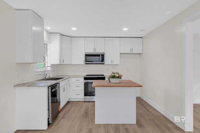 10628 Oak Avenue, Grand Bay, AL 36541