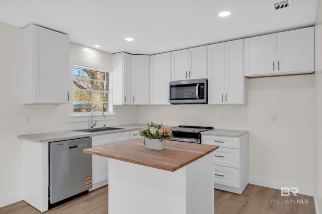 10628 Oak Avenue, Grand Bay, AL 36541