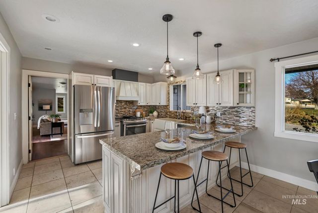 111 View Dr, Jerome, ID 83338