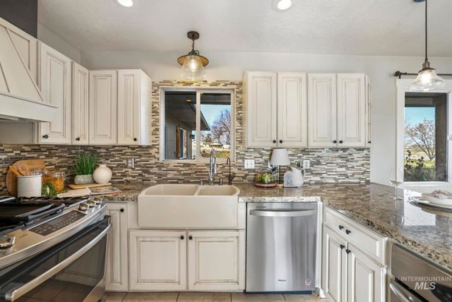 111 View Dr, Jerome, ID 83338