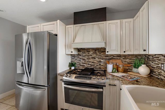 111 View Dr, Jerome, ID 83338