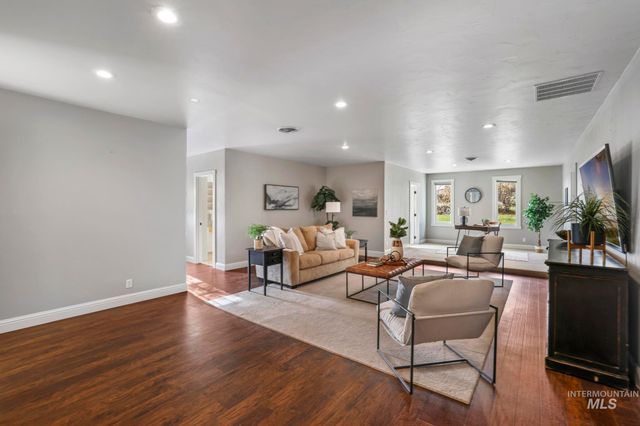 111 View Dr, Jerome, ID 83338